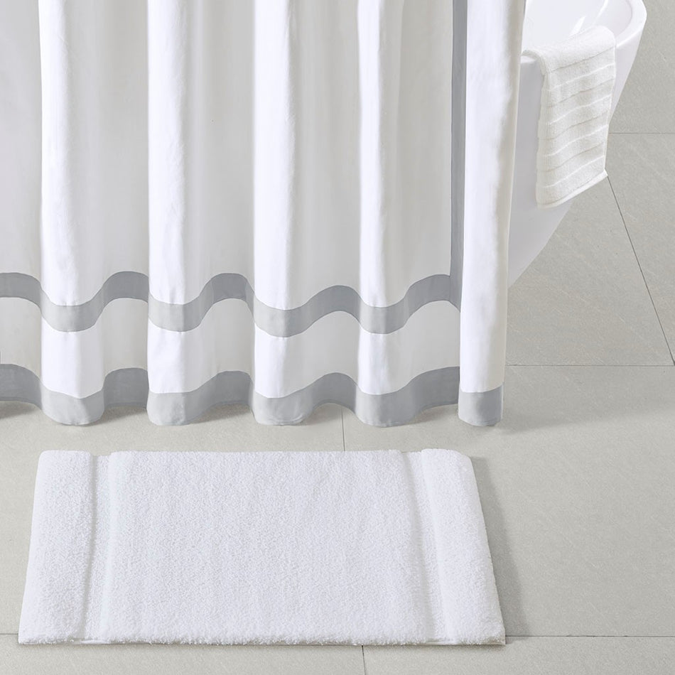 Stria Border Stripe Marshmallow Bath Rug - White - 20x30"