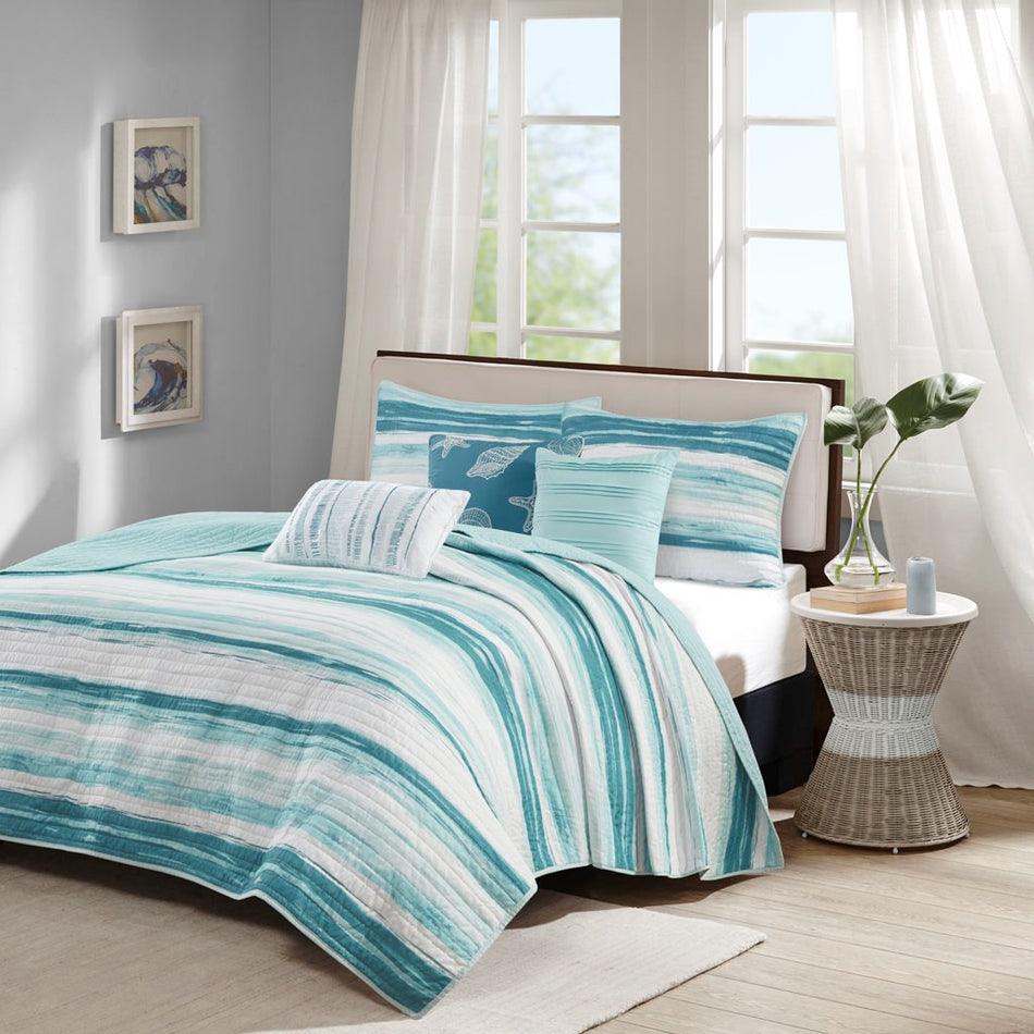 Madison Park Marina 6 Piece Printed Quilt Set with Throw Pillows - Aqua - Full Size / Queen Size