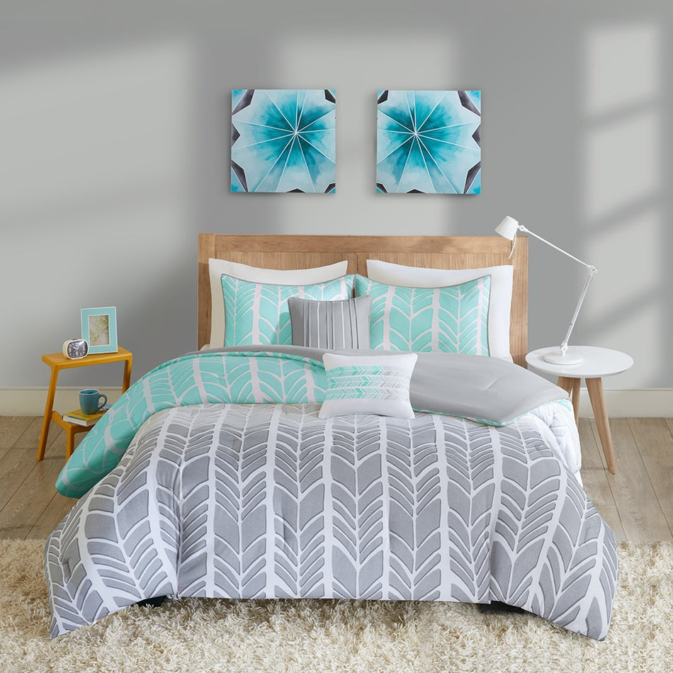 Intelligent Design Abby Metallic Printed and Pintucked Comforter Set - Aqua blue - Full Size / Queen Size