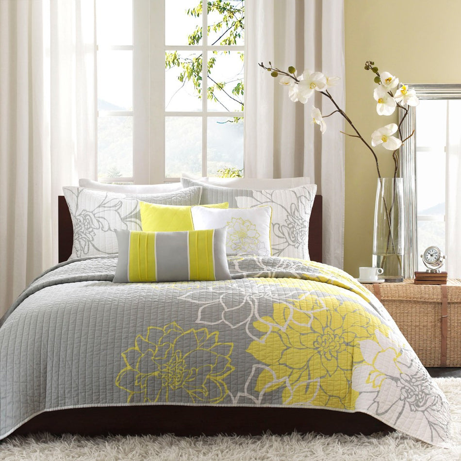 Lola 6 Piece Printed Cotton Quilt Set with Throw Pillows - Yellow - King Size / Cal King Size