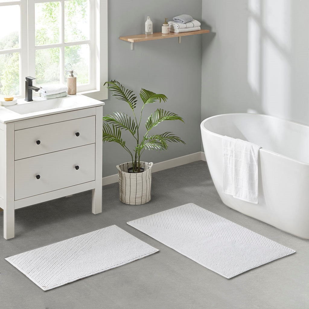 Clean Spaces Aure 100% Cotton Reversible Antimicrobial Bath Rug - White / 20x32