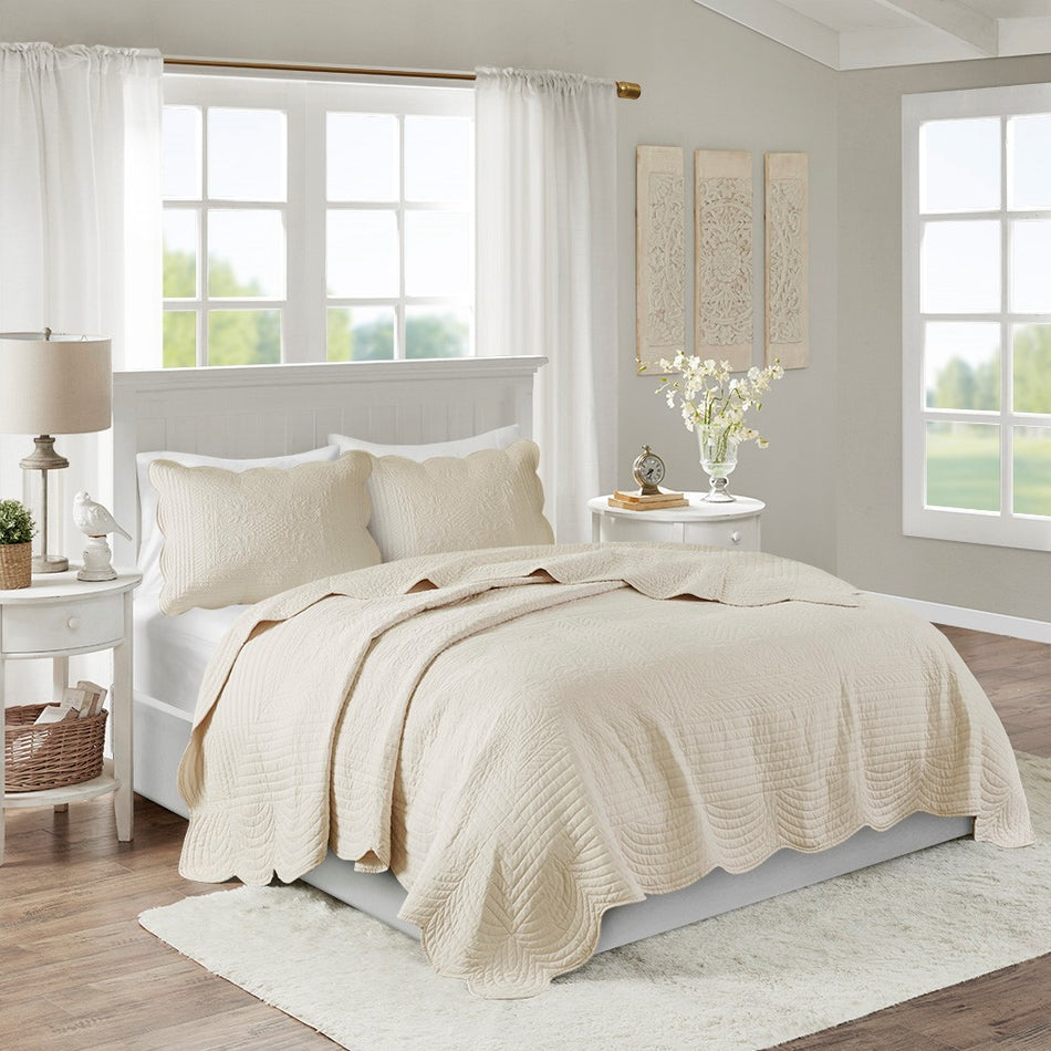 Tuscany 3 Piece Reversible Scalloped Edge Quilt Set - Cream - Full Size / Queen Size