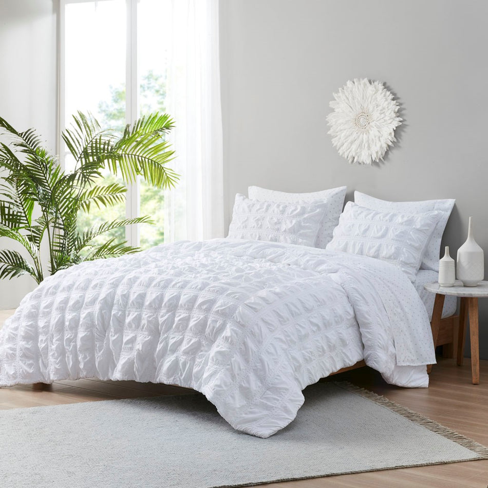 Clean Spaces Denver Seersucker Comforter Set with Bed Sheets - White - Cal King Size
