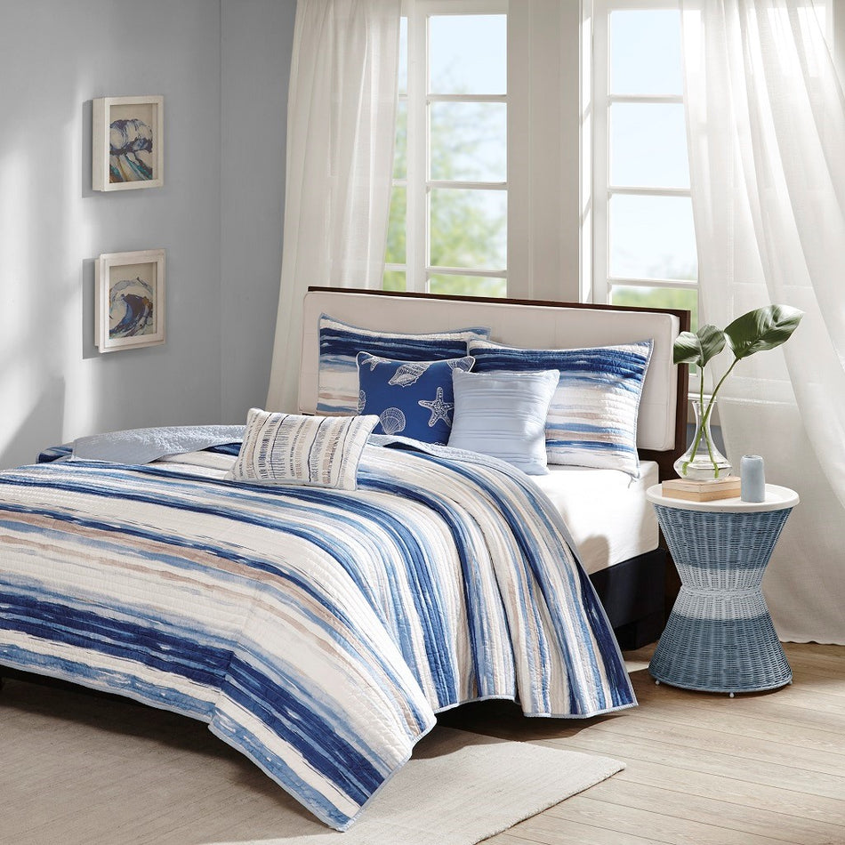 Madison Park Marina 6 Piece Printed Quilt Set with Throw Pillows - Blue - Full Size / Queen Size