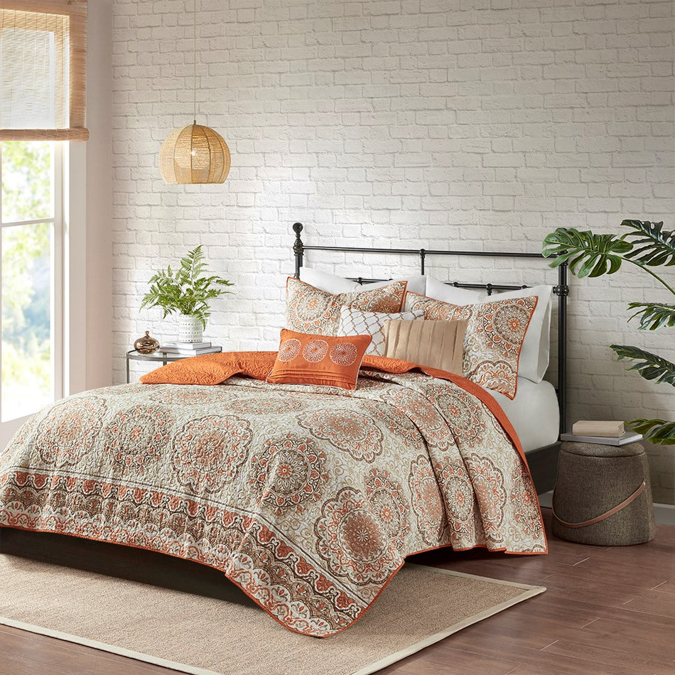 Madison Park Tangiers 6 Piece Reversible Quilt Set with Throw Pillows - Orange - Full Size / Queen Size