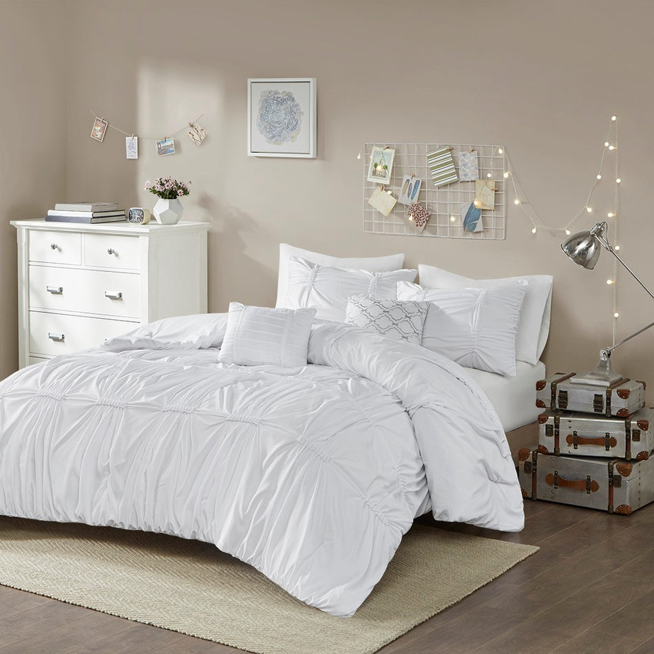 Intelligent Design Benny Comforter Set - White - Full Size / Queen Size