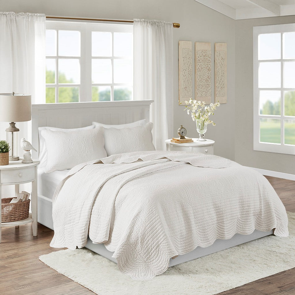 Tuscany 3 Piece Reversible Scalloped Edge Quilt Set - White - Full Size / Queen Size