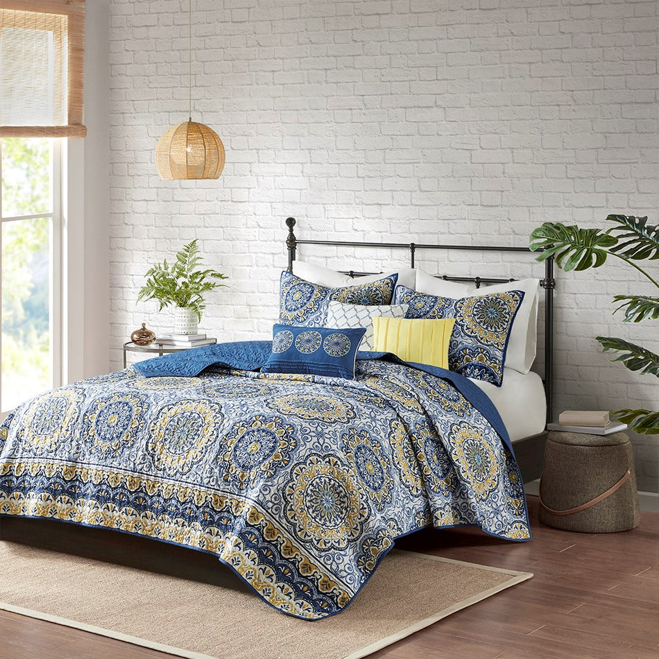 Madison Park Tangiers 6 Piece Reversible Quilt Set with Throw Pillows - Blue - King Size / Cal King Size