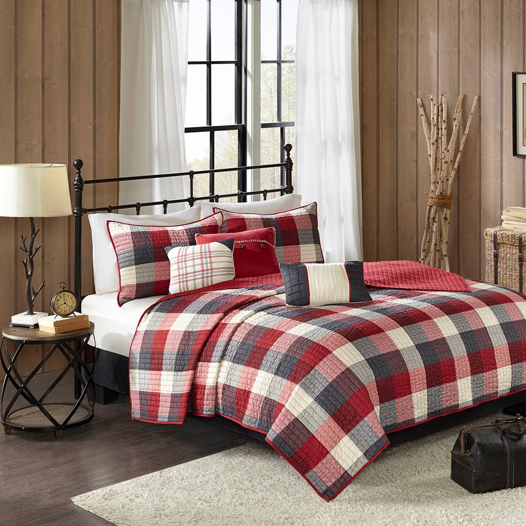 Madison Park Ridge 6 Piece Printed Herringbone Quilt Set with Throw Pillows - Red - Full Size / Queen Size