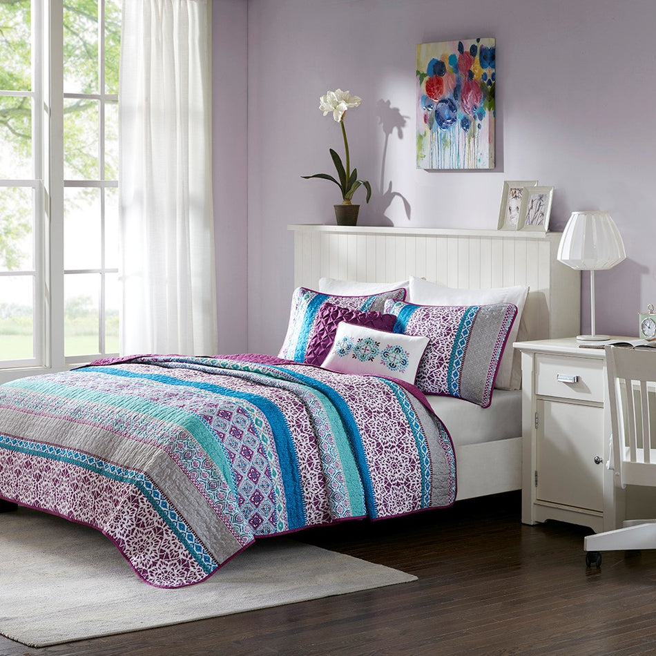 Joni Reversible Quilt Set with Throw Pillows - Purple - Full Size / Queen Size