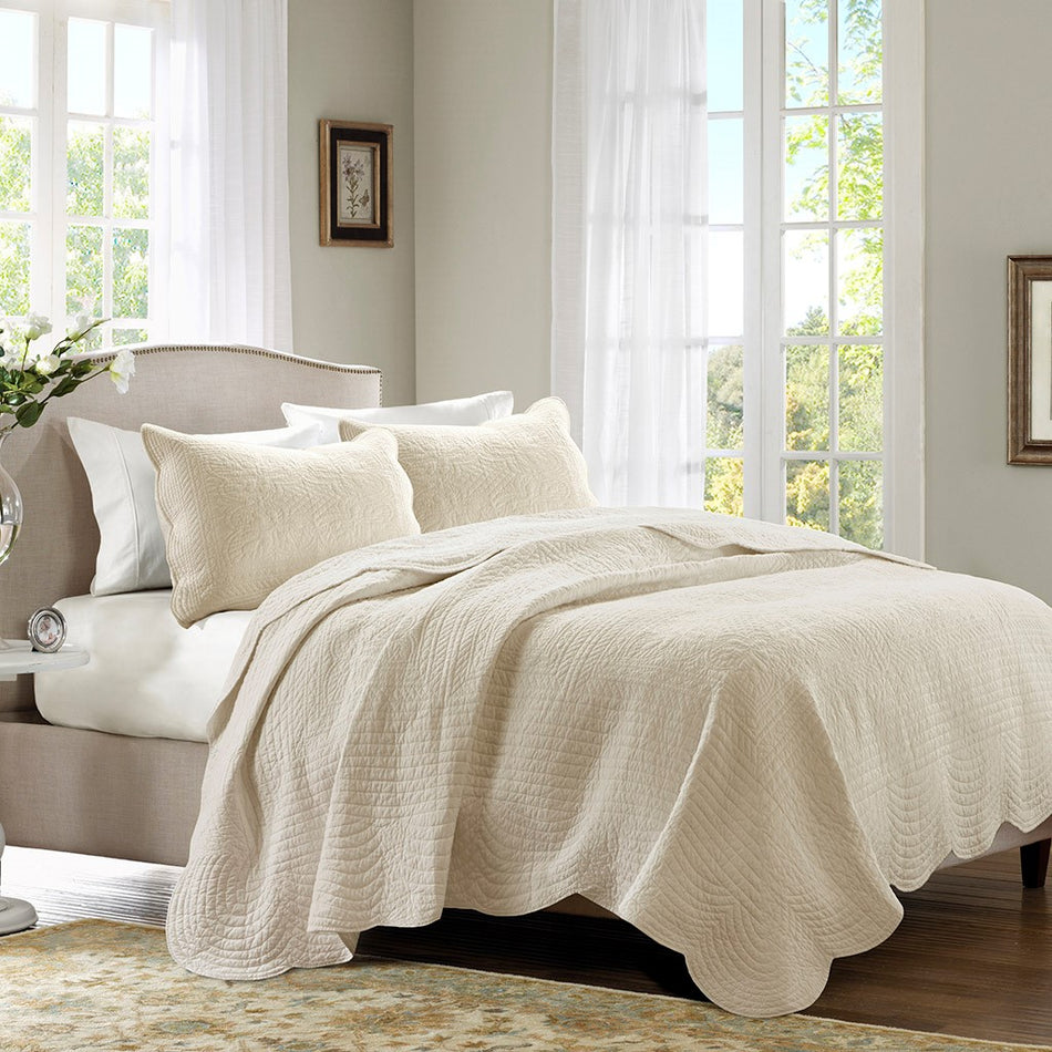 Madison Park Tuscany 3 Piece Reversible Scalloped Edge Quilt Set - Cream - King Size / Cal King Size