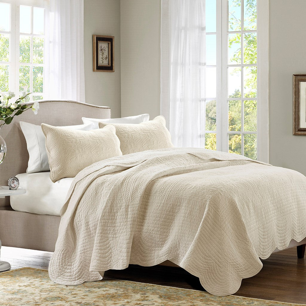 Madison Park Tuscany 3 Piece Reversible Scalloped Edge Quilt Set - Cream - Full Size / Queen Size