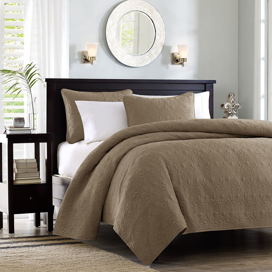 Madison Park Quebec Reversible Quilt Set - Mocha - Full Size / Queen Size