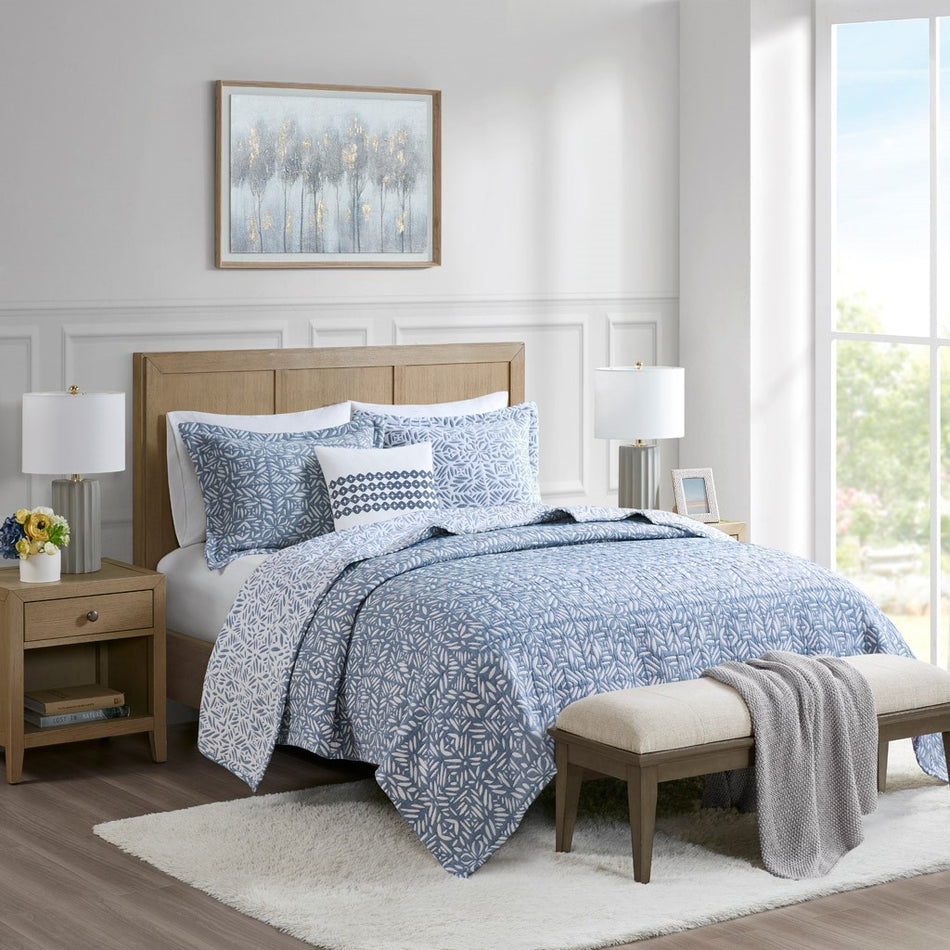 Madison Park Signature Harmony 4 Piece Oversized Reversible Matelasse Coverlet Set with Throw Pillow
 - Blue - Full/Queen - MPS13-500