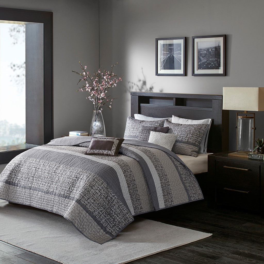 Madison Park Rhapsody 6 Piece Reversible Jacquard Quilt Set with Throw Pillows - Grey / Taupe - King Size / Cal King Size