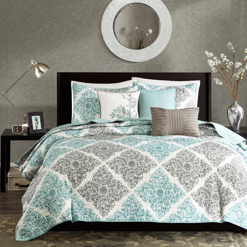 Claire 6 Piece Printed Quilt Set with Throw Pillows - Aqua - King Size / Cal King Size