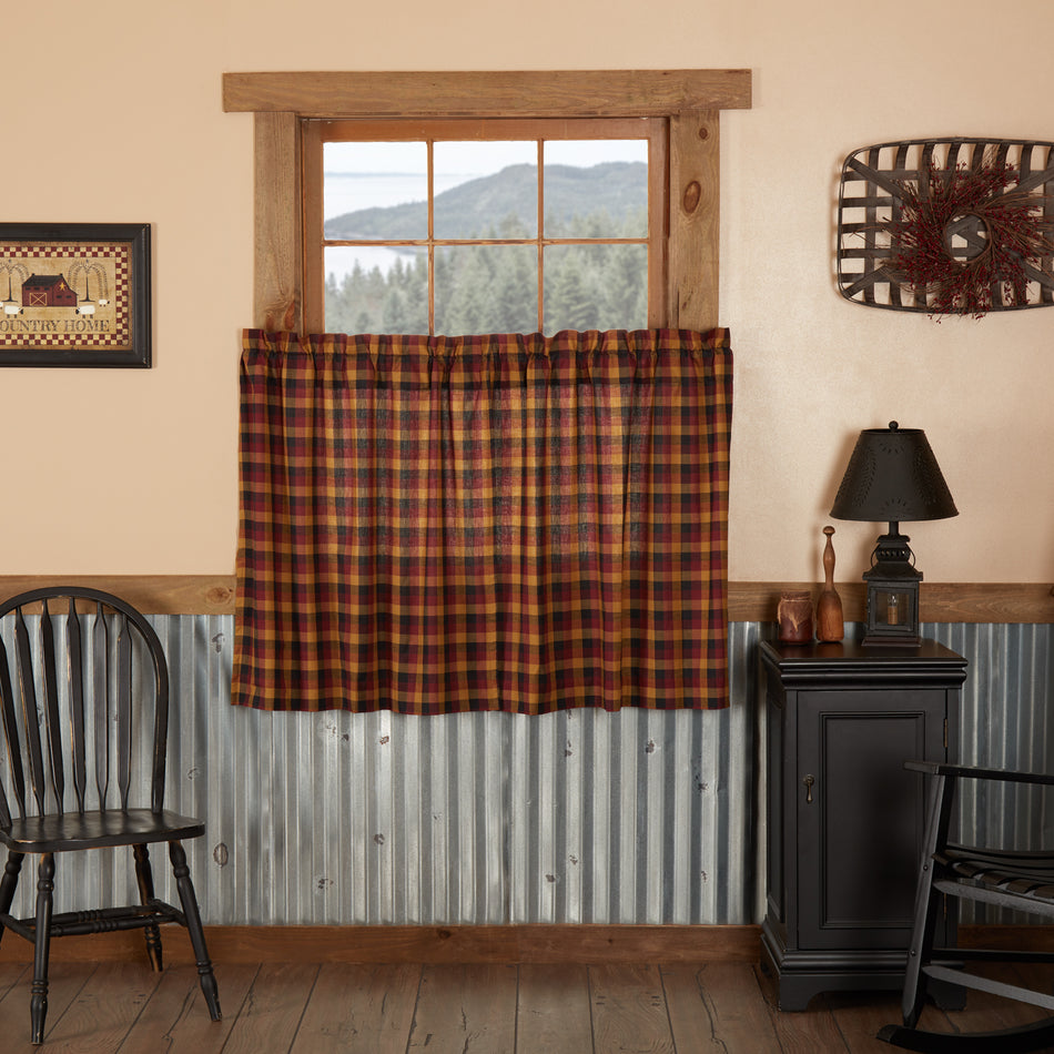 Heritage Farms Primitive Check Tier Set of 2 L36xW36