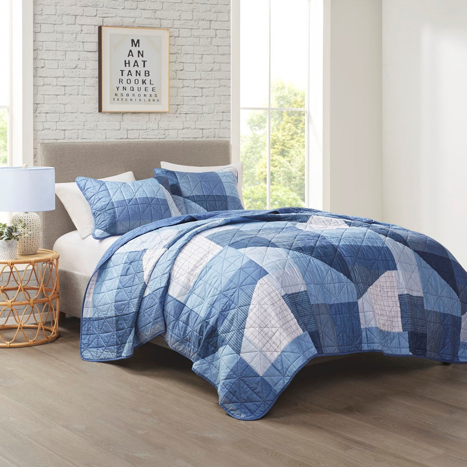 Intelligent Design Skyler Patchwork Printed Reversible Quilt Set - Blue - Twin Size / Twin XL Size