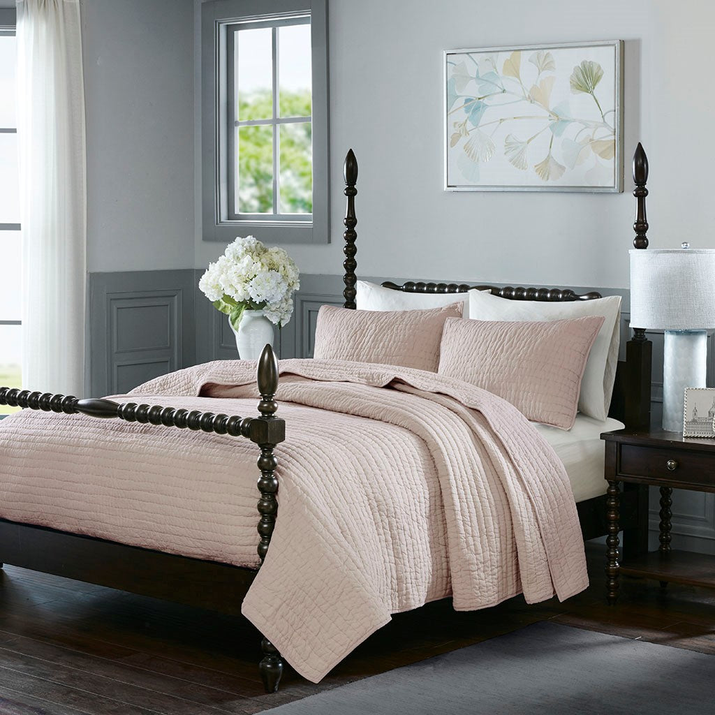 Madison Park Signature Serene 3 Piece Hand Quilted Cotton Quilt Set - Blush - Full Size / Queen Size