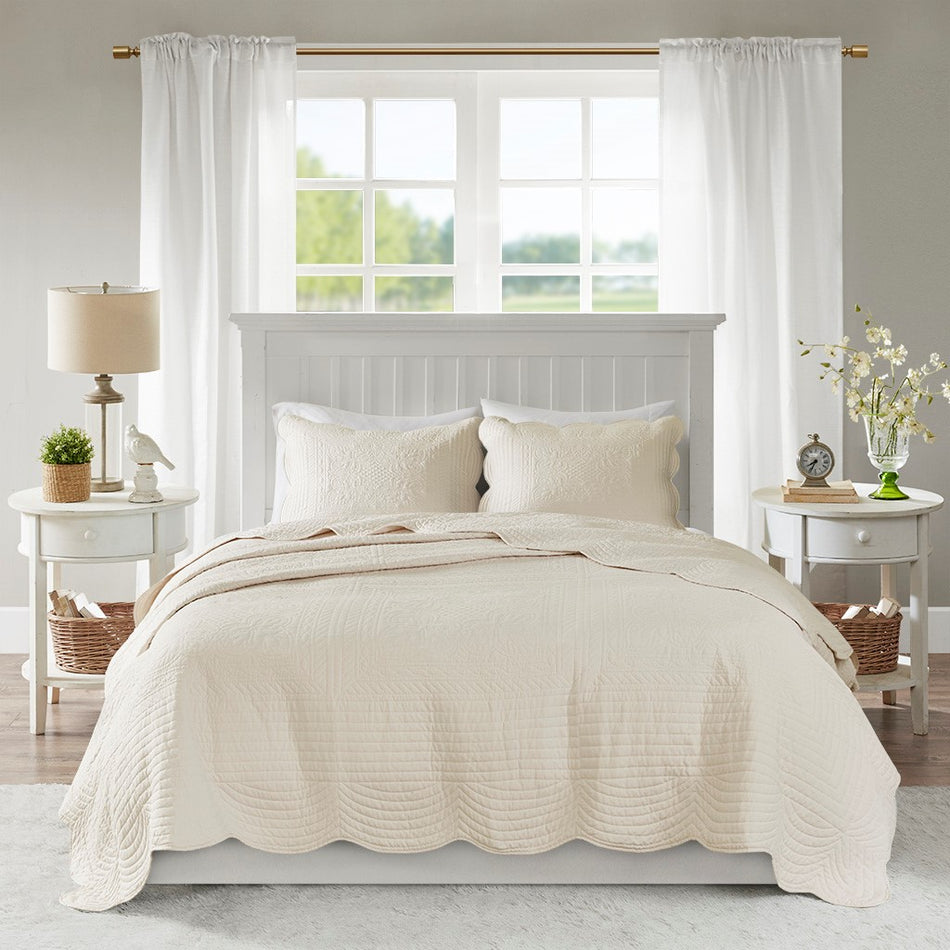 Tuscany 3 Piece Reversible Scalloped Edge Quilt Set - Cream - Full Size / Queen Size