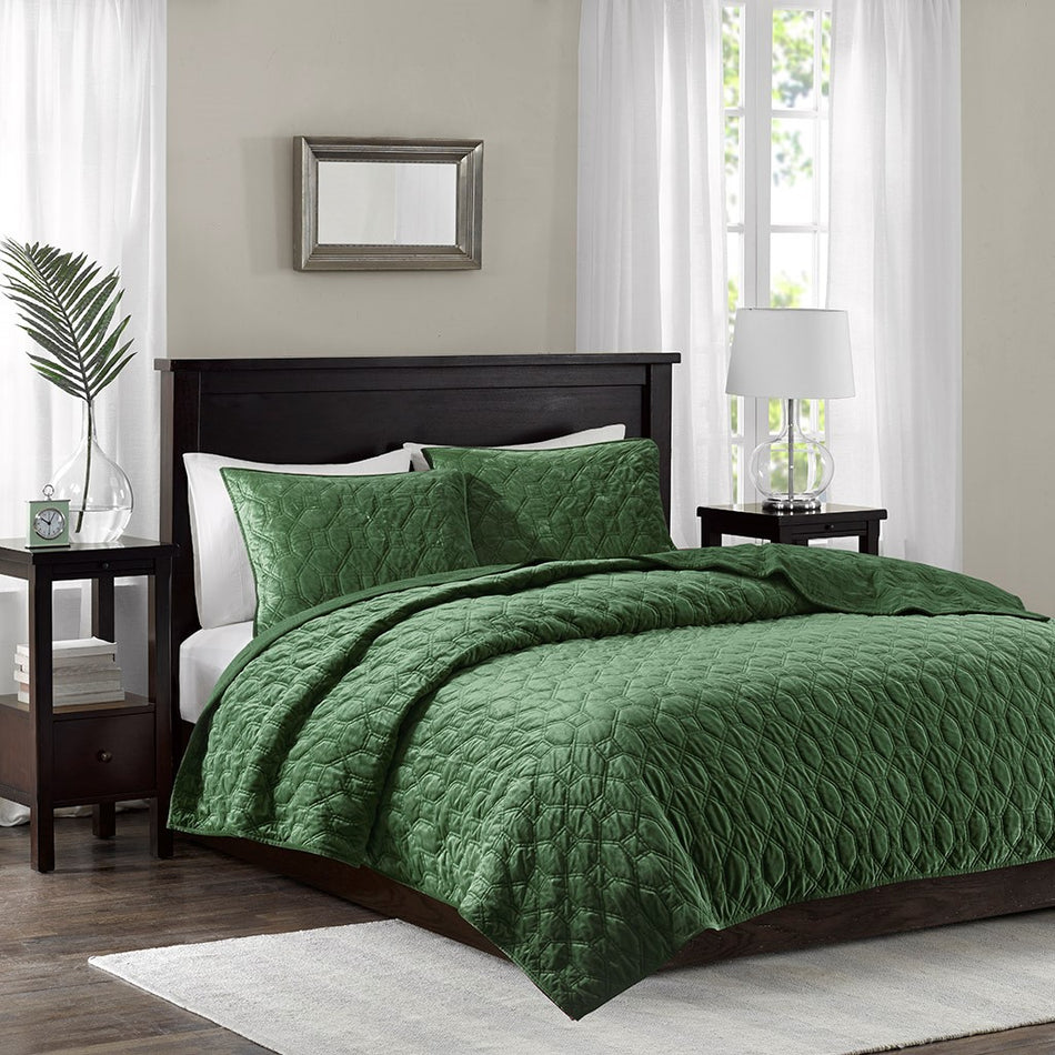 Madison Park Harper 3 Piece Velvet Quilt Set - Green - King Size / Cal King Size