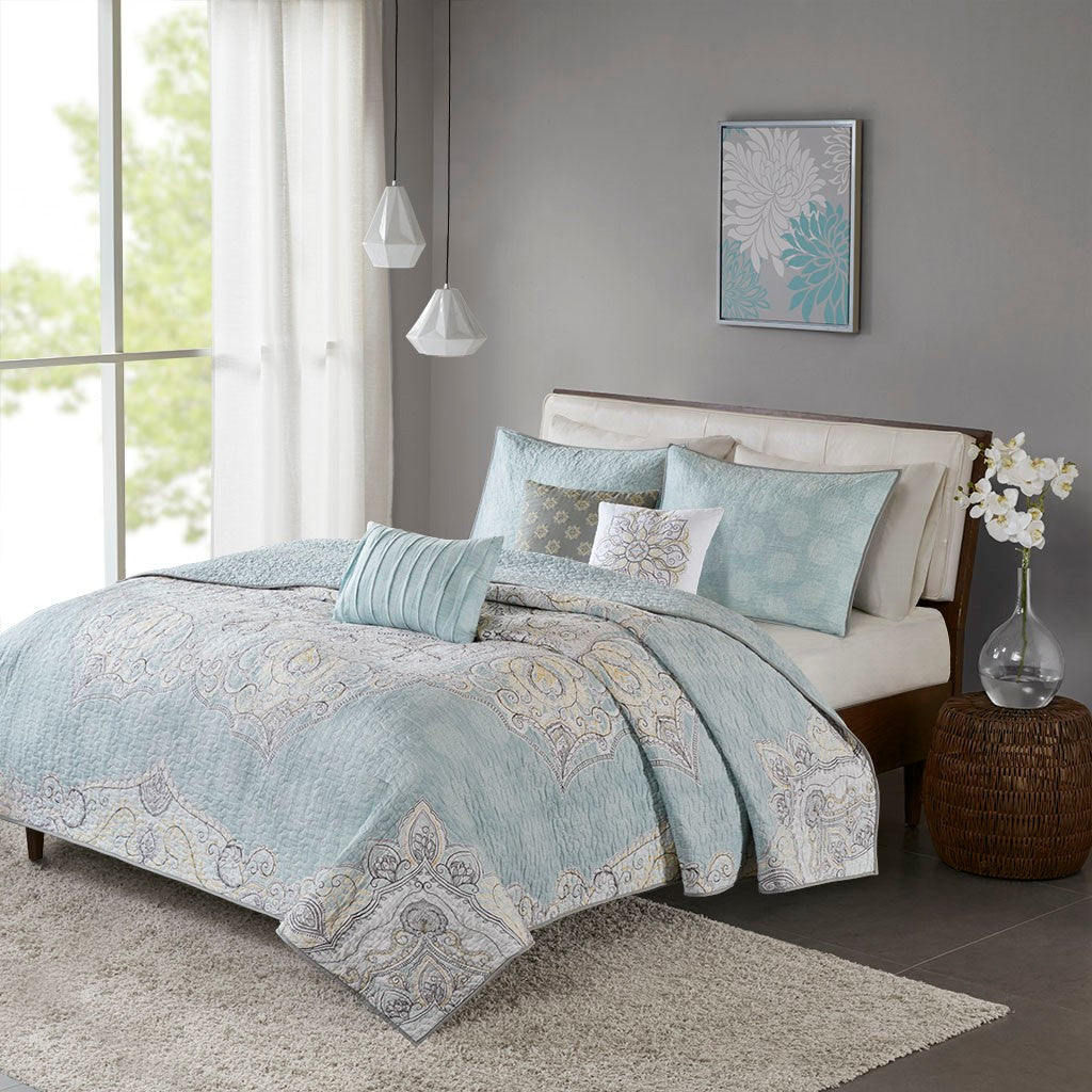 Madison Park Lucinda 6 Piece Reversible Cotton Quilt Set with Throw Pillows - Seafoam - Full Size / Queen Size