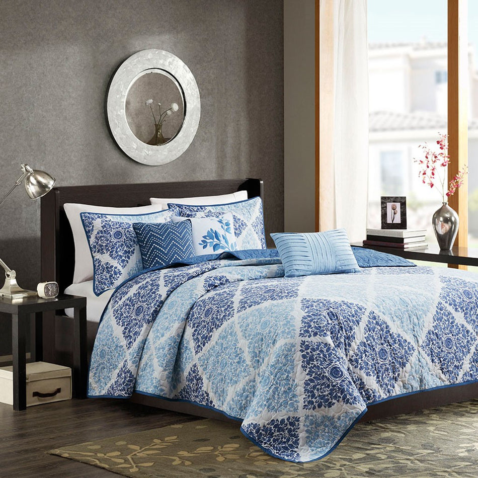 Claire 6 Piece Printed Quilt Set with Throw Pillows - Blue - Full Size / Queen Size