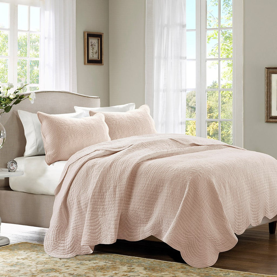 Madison Park Tuscany 3 Piece Reversible Scalloped Edge Quilt Set - Blush - King Size / Cal King Size