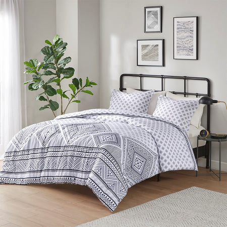 Intelligent Design Camila Reversible Duvet Cover Set - Black / White - Full Size / Queen Size