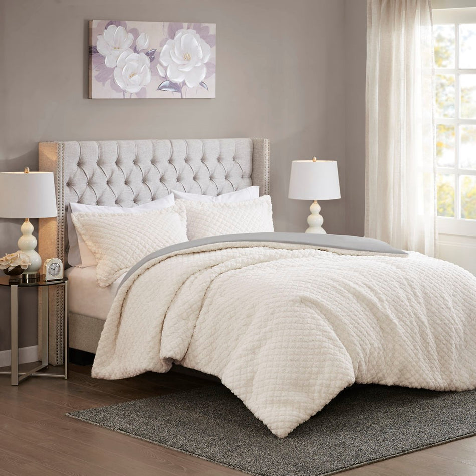 Madison Park Adler Reversible Textured Sherpa to Faux Mink Comforter Set - Ivory / Grey - Full Size / Queen Size