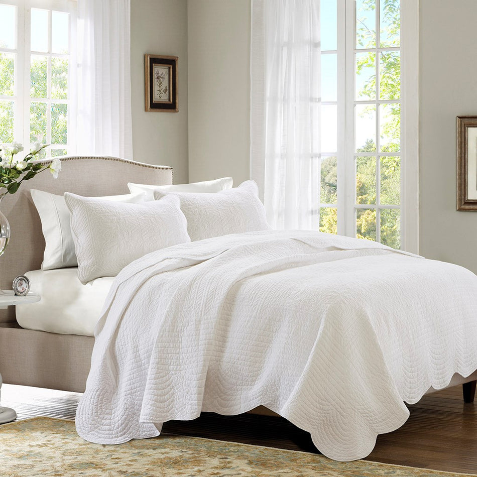 Madison Park Tuscany 3 Piece Reversible Scalloped Edge Quilt Set - White - King Size / Cal King Size