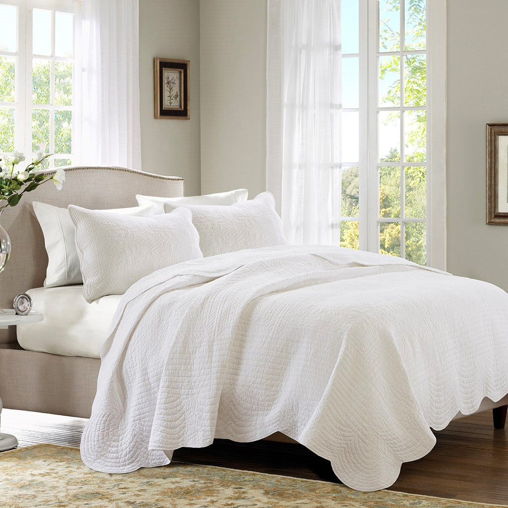 Madison Park Tuscany 3 Piece Reversible Scalloped Edge Quilt Set - White - Full Size / Queen Size