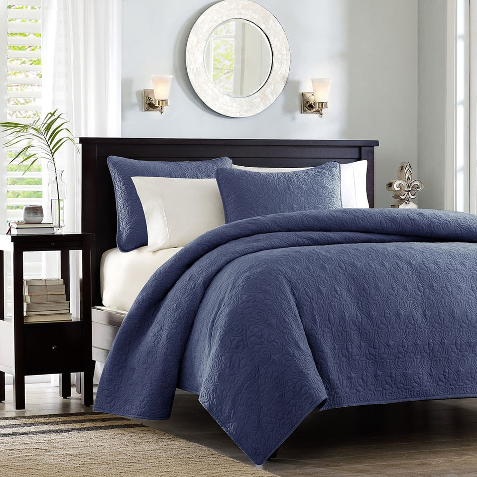 Madison Park Quebec Reversible Quilt Set - Navy - Full Size / Queen Size